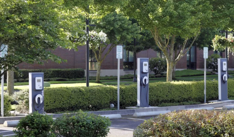 Budowa stacji ładowania samochodów elektrycznych