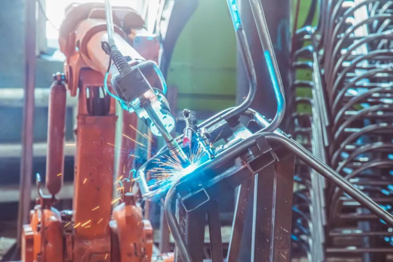 Zakup cobota spawalniczego – koszty i korzyści