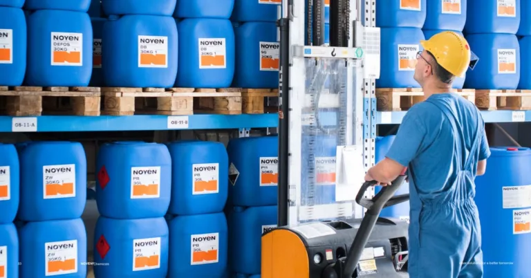 Czym wyróżnia się chemia przemysłowa