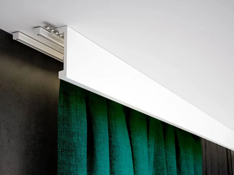 Listwy karniszowe – subtelny detal, który przemienia wnętrza