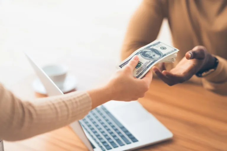 Pożyczki pozabankowe przez Internet: głęboki wgląd w wirtualne rozwiązania finansowe