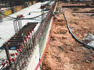 Czy najazdy kablowe są niezbędne do bezpiecznego prowadzenia instalacji w wymagających warunkach