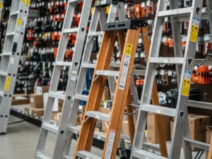 Cena kontra jakość – czy warto przepłacać za drabinę